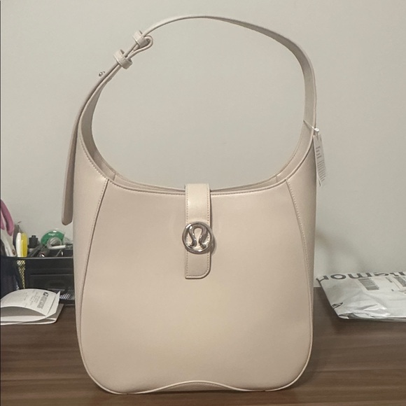 NWT Lululemon Leather Alternative Shoulder Bag
Cashew - Picture 7 of 11